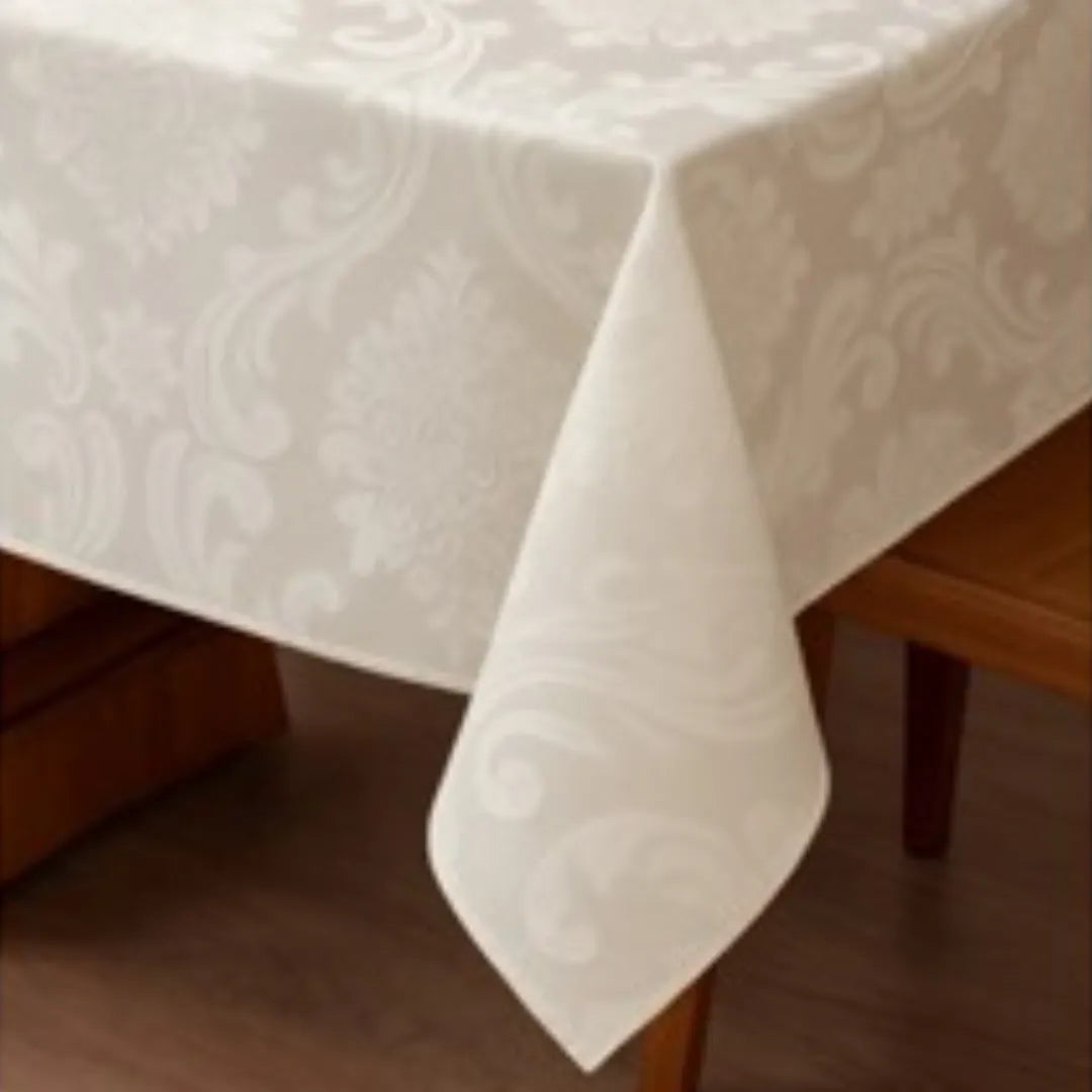 Toalha de Mesa Jacquard - Coleção Noite Feliz - Vermelho / 4 lugares ( 1.40 m x 1.40 m ) - Imagem 4